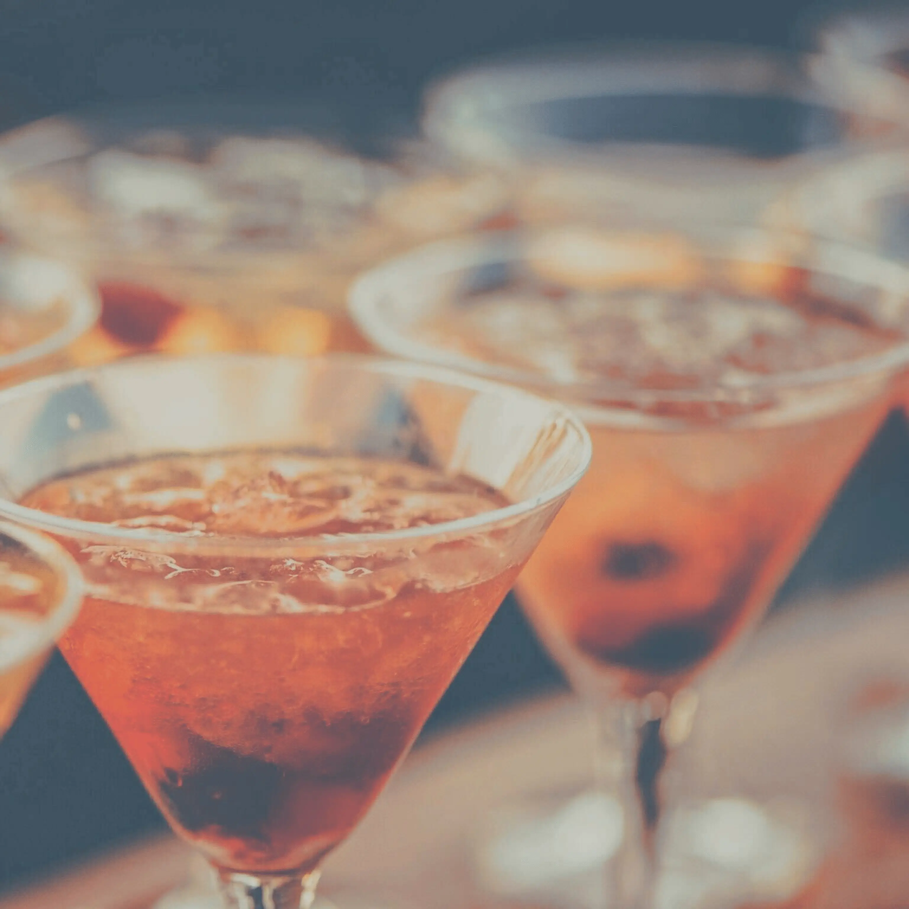 カクテルが並んでいる写真